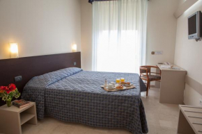  AUTO PARK HOTEL con Ristorante interno e grande parcheggio gratuito  Флоренция
